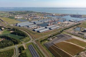 De logistiek van zonnepanelen vindt in North Sea Port onderdak bij Verbrugge International