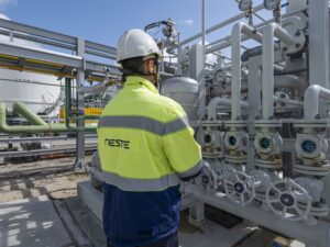 Hoge-temperatuur electrolyzer op raffinaderij van Neste in Rotterdam om productie van hernieuwbare waterstof te demonstreren is opgestart