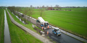 KWS legt circulaire wegverharding aan met Cold Asphalt Recycling Train in Friese Weidum