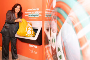 Primeur voor Droppie met eerste innovatieve statiegeldmachine in stedelijk gebied