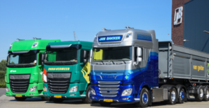 Jan Bakker Transport en Millenaar & Van Schaik Transport presenteerden gezamenlijk de eerste drie waterstofvoertuigen