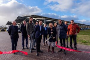 Hoorne Vastgoed en Vomar Voordeelmarkt openen Solar Carport bij distributiecentrum Alkmaar