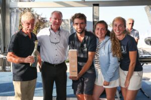 Elektrische boot van Natural Yachts wint Motorjacht van het Jaar  Innovatieprijs 2024