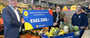 Lidl overhandigt recorddonatie aan Voedselbanken Nederland: 760.000 kg verse groente en fruit en 665.000 euro aan statiegelddonatie