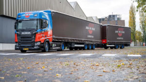 Jan de Rijk Logistics neemt eerste van zeven elektrische Scania’s met lage schotelhoogte in gebruik Jan de Rijk Logistics neemt eerste van zeven elektrische Scania’s met lage schotelhoogte in gebruik