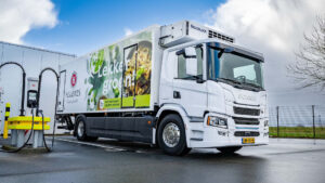 Huuskes zet volgende stap in elektrificatie: twee Scania 23P bakwagens