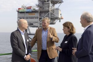 Koning bezoekt Noordzee voor toekomst energie: wind, zon, groene waterstof op zee