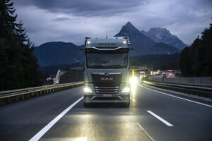 Elektrische nachtdistributie op Brennerroute: minder uitstoot, minder filedruk en forse besparing op tolkosten