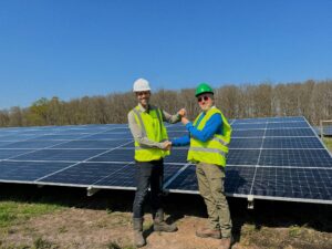 Een zonnepark in lokaal eigendom: Zonnepark Nieuwlande levert stroom